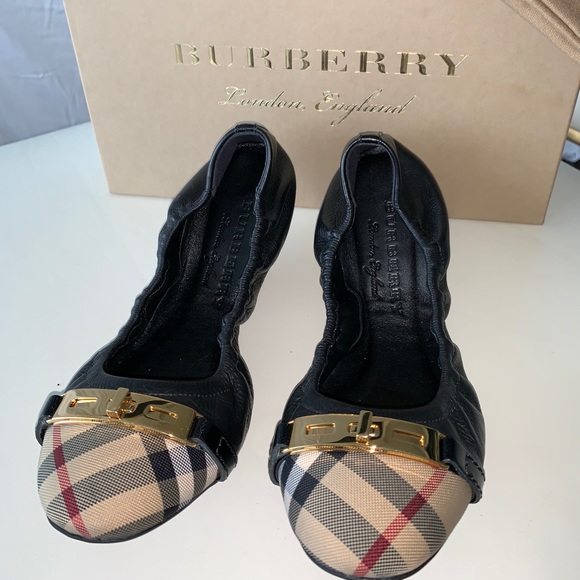 Burberry Flats - Picture 1 of 3